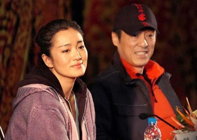 星个个美艳动人却鲜花插在牛粪上！j9平台被老头“糟蹋”的4位女(图2)