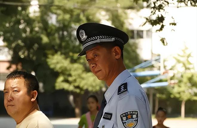 王志文一人单挑30多家媒体毫不畏惧！九游会J9入口震惊娱乐圈的口香糖事件(图1)