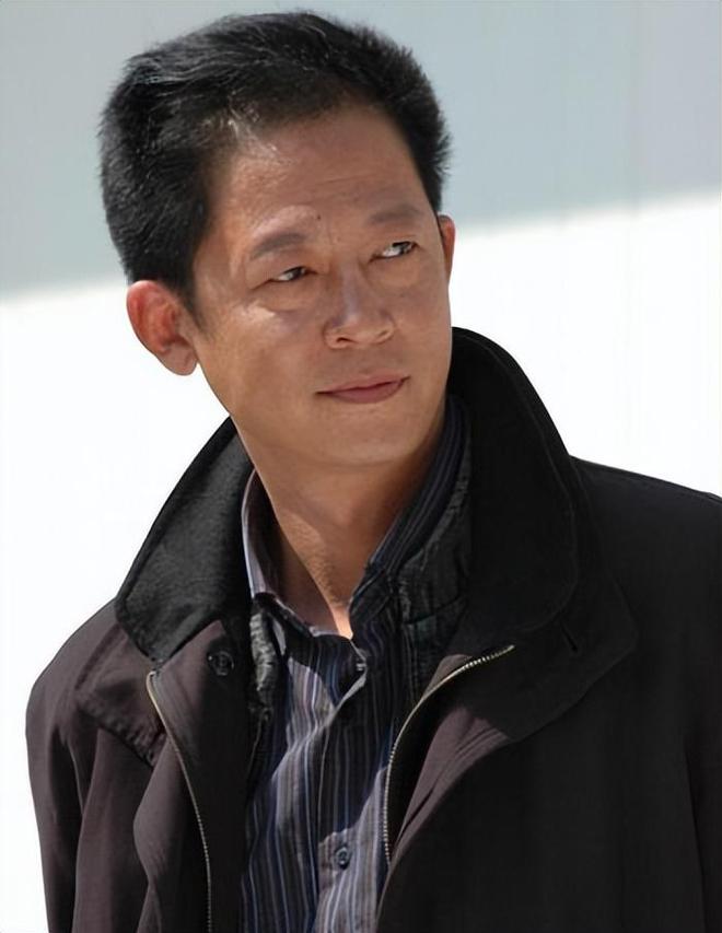 王志文一人单挑30多家媒体毫不畏惧！九游会J9入口震惊娱乐圈的口香糖事件(图5)