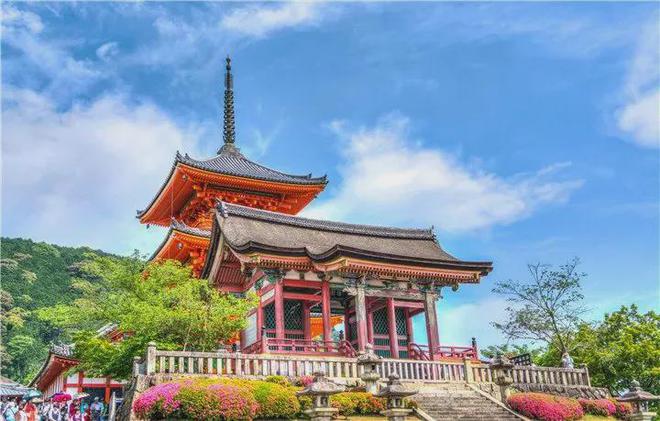 滞留高喊退票！知名景区致歉j9九游会入口首页大量游客(图1)