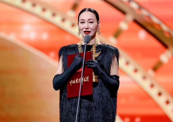 岁正是“当打之年”不拼位置就给别人了j9九游会真人第一品牌惠英红：65(图9)